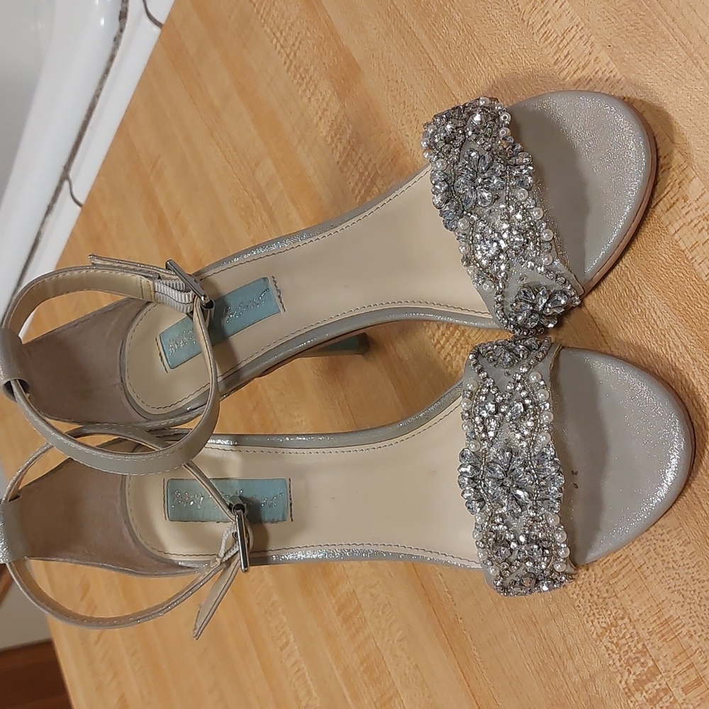 Betsey Johnson  Women’s Silver Beaded Juno Heels sz 7